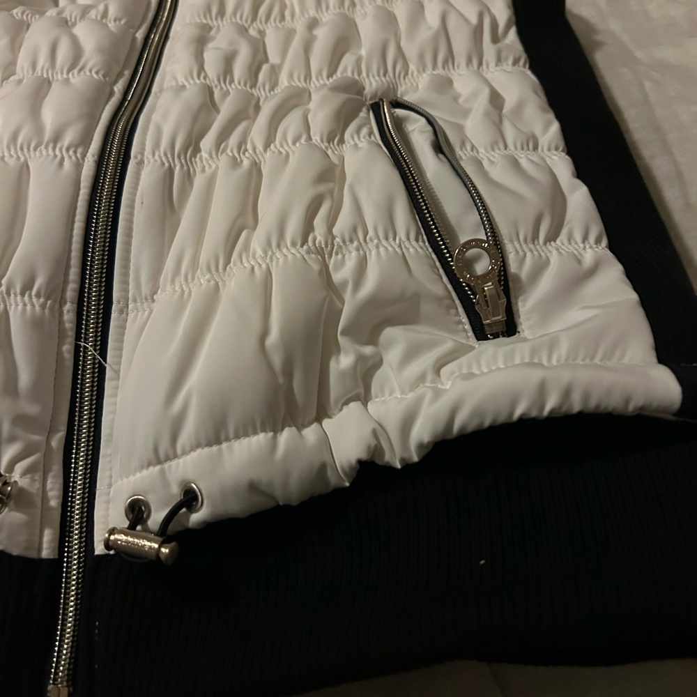 Vest - Picture 3 of 4
